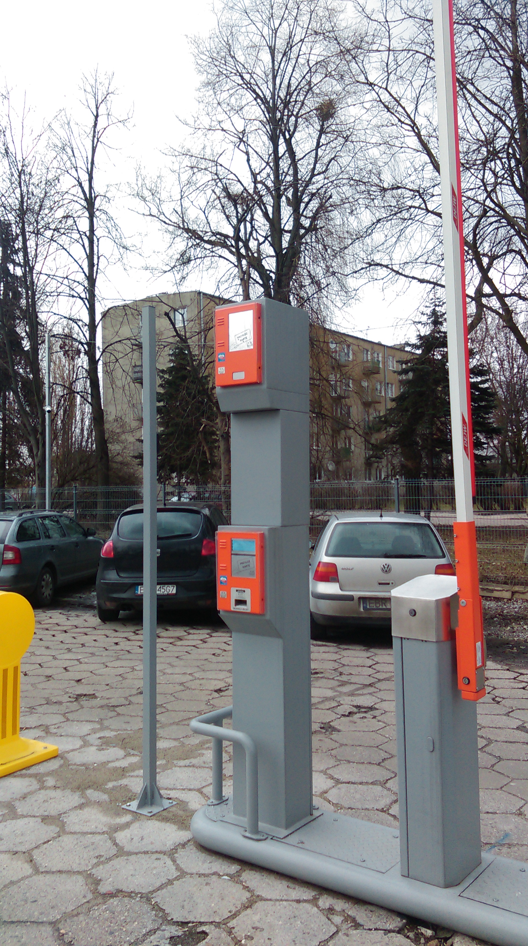 System Parkingowy dla pojazdów TIR i osobowych